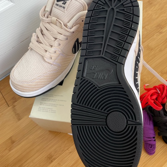 NWT—Nike SB Albino & Preto Dunk Low, Size 9.5–Includes 5 Laces - Picture 5 of 6